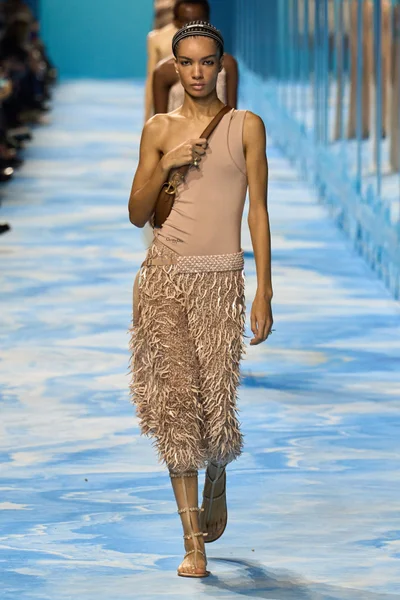 Look 77